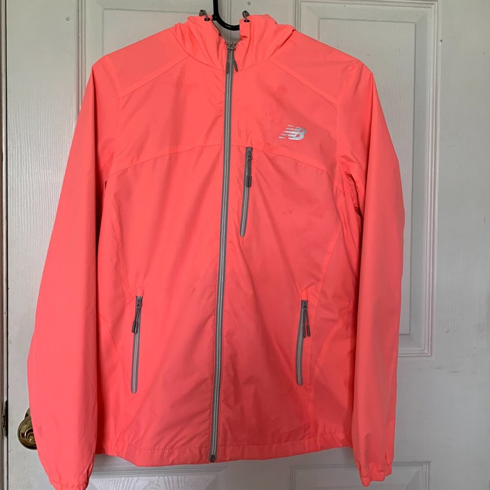 New Balance Women's Running Windbreaker Jacket, Fluorescent/Neon Pink, size M